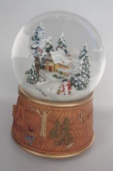 Schneekugel Mit Winterlandschaft Geschenk Und Weihnachtsladle